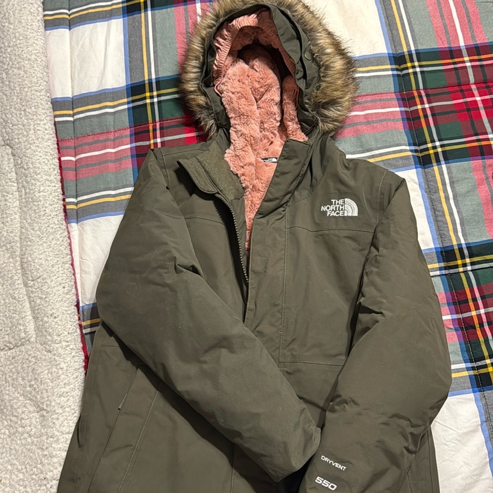 Girls North Face winter parka good used condition